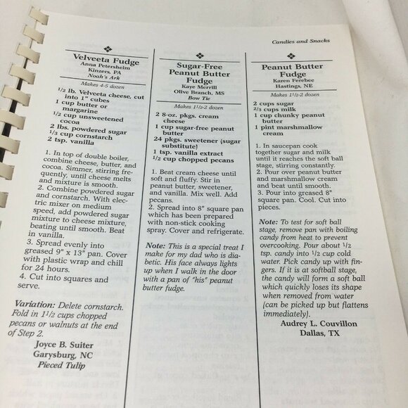 A Quilters Christmas Cookbook Festive Recipes Desserts 1996 Stotlzfus & Ranck - Picture 10 of 11